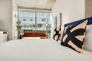 1 bedroom, desk, iron/ironing board, WiFi