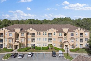 Exterior - 721TR 2BR Condo APT Heated Pool HotTub King Bed (Davenport)