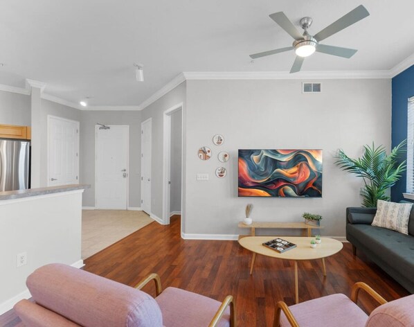 Smart TV, table tennis