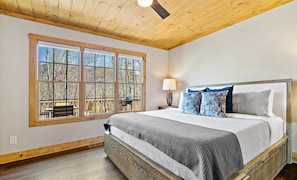 2 bedrooms, desk, iron/ironing board, free WiFi - Happy Bear - *Decorates for Christmas* Lake Lure Cottage Hot Tub & Fire Pit (Lake Lure)