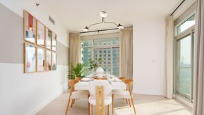 House - Chic 2BR Downtown Haven w Balcony City Views (Dubai)