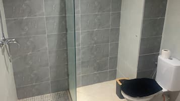 Dutxa, tovalloles, sabó i paper higiènic