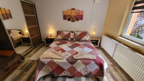 Family Apartment, Garden View | Blackout curtains, iron/ironing board, free WiFi - Liget Nyaralóház és Apartman Liget (Szilvásvárad)