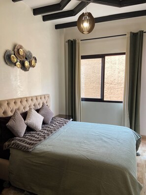 2 bedrooms, iron/ironing board, WiFi, bed sheets