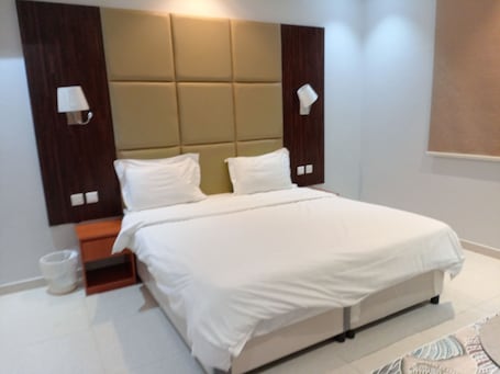 Duplex, City View | In-room safe, iron/ironing board, free WiFi