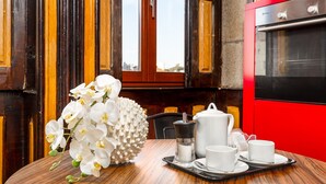 Apartment | Dining - Studio Near Ribeira do Porto (Porto)
