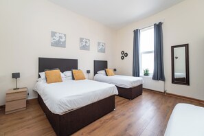 4 habitaciones, tabla de planchar con plancha y wifi gratis 