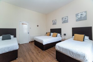4 bedrooms, iron/ironing board, free WiFi, bed sheets - Cityscape Retreat in Newcastle (Newcastle-upon-Tyne)