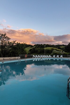 Seasonal outdoor pool - Tenuta Borgo San Michele (Gubbio)