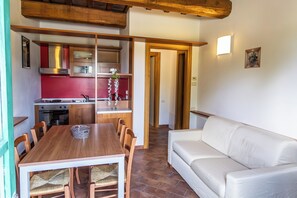 Desk, laptop workspace, soundproofing, free WiFi