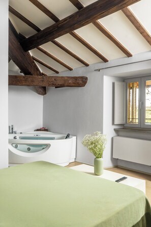 Deluxe Room | Desk, laptop workspace, soundproofing, free WiFi - Tenuta Borgo San Michele (Gubbio)
