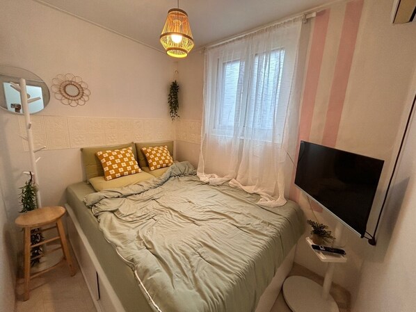 Select Comfort beds, in-room safe, blackout drapes, free WiFi - Stay Everyday (Seoul)