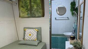 Single room6 | In-room safe, blackout drapes, free WiFi, bed sheets