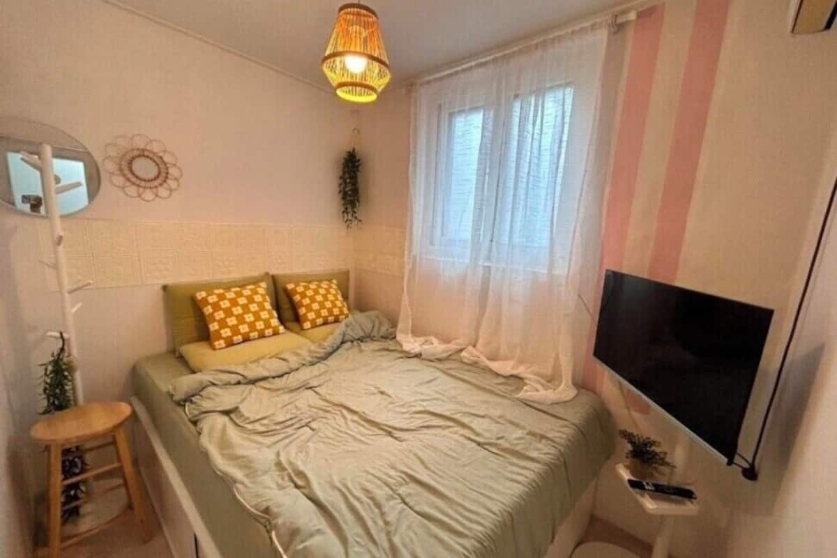 Double Room (1 Queen bed)