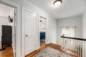 4 dormitorios, tabla de planchar con plancha, wifi y ropa de cama