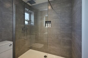 House | Bathroom | Shower, hair dryer, towels