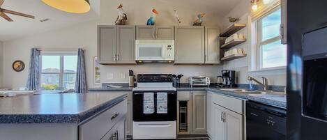 Refrigerador, microondas, parrilla de estufa y lavavajillas