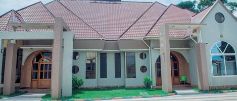 Fachada de la propiedad