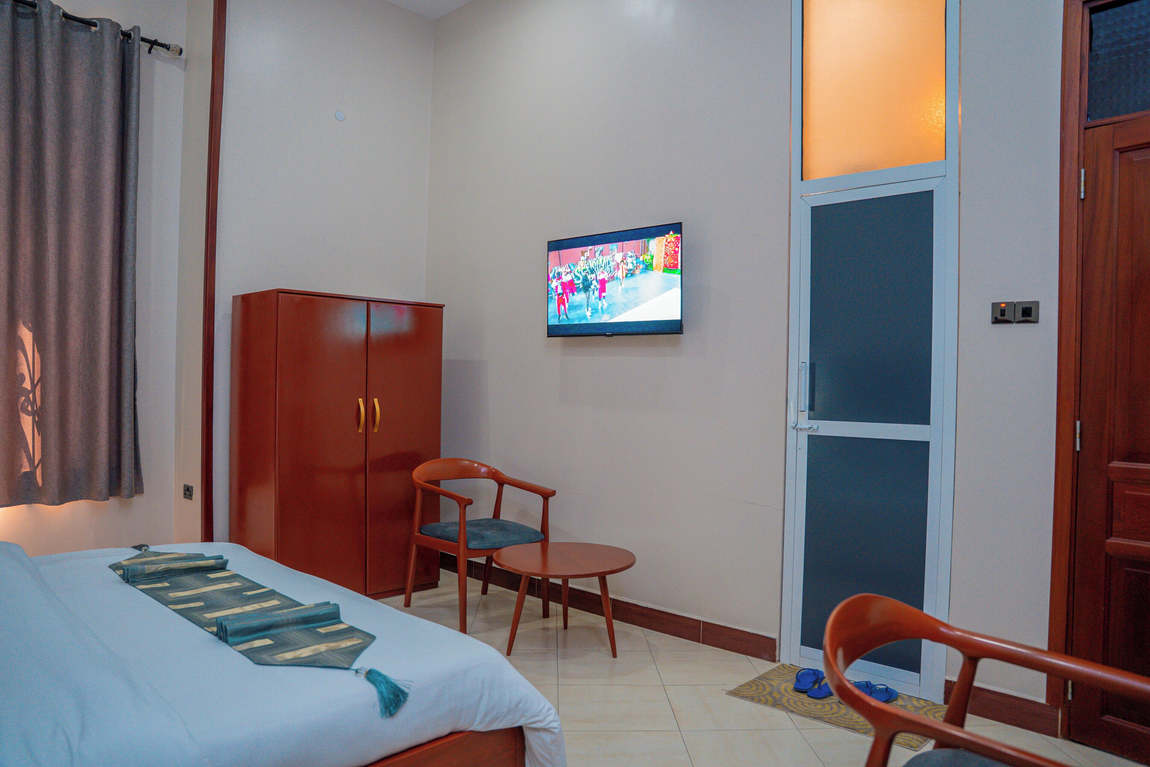 Deluxe Double Room | In-room safe, laptop workspace, iron/ironing board, free WiFi