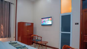 Deluxe Double Room | In-room safe, laptop workspace, iron/ironing board, free WiFi