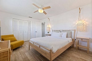 3 bedrooms, desk, iron/ironing board, travel cot