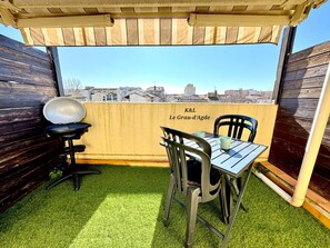 Unclassified image, 3 of 12, button