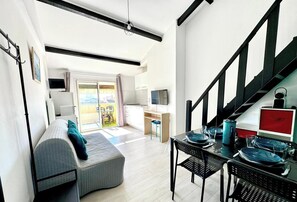 Unclassified image, 2 of 12, button