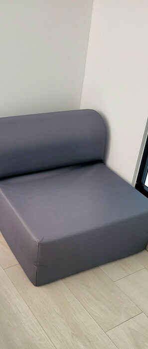 Unclassified image, 3 of 12, button