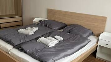 3 bedrooms, iron/ironing board, WiFi, bed sheets