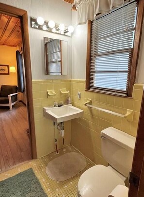 Bathroom - Steps from the Beach! Large Deck & Close Ocean Access (Ocean Isle Beach)