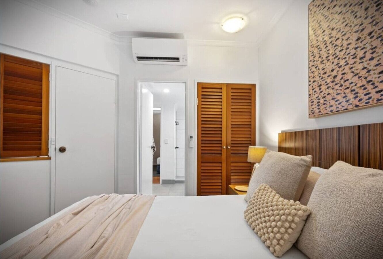 2 habitaciones, escritorio, tabla de planchar con plancha y wifi gratis 