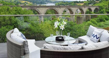 New Panoramic Riverview Apartment With Ev Plug