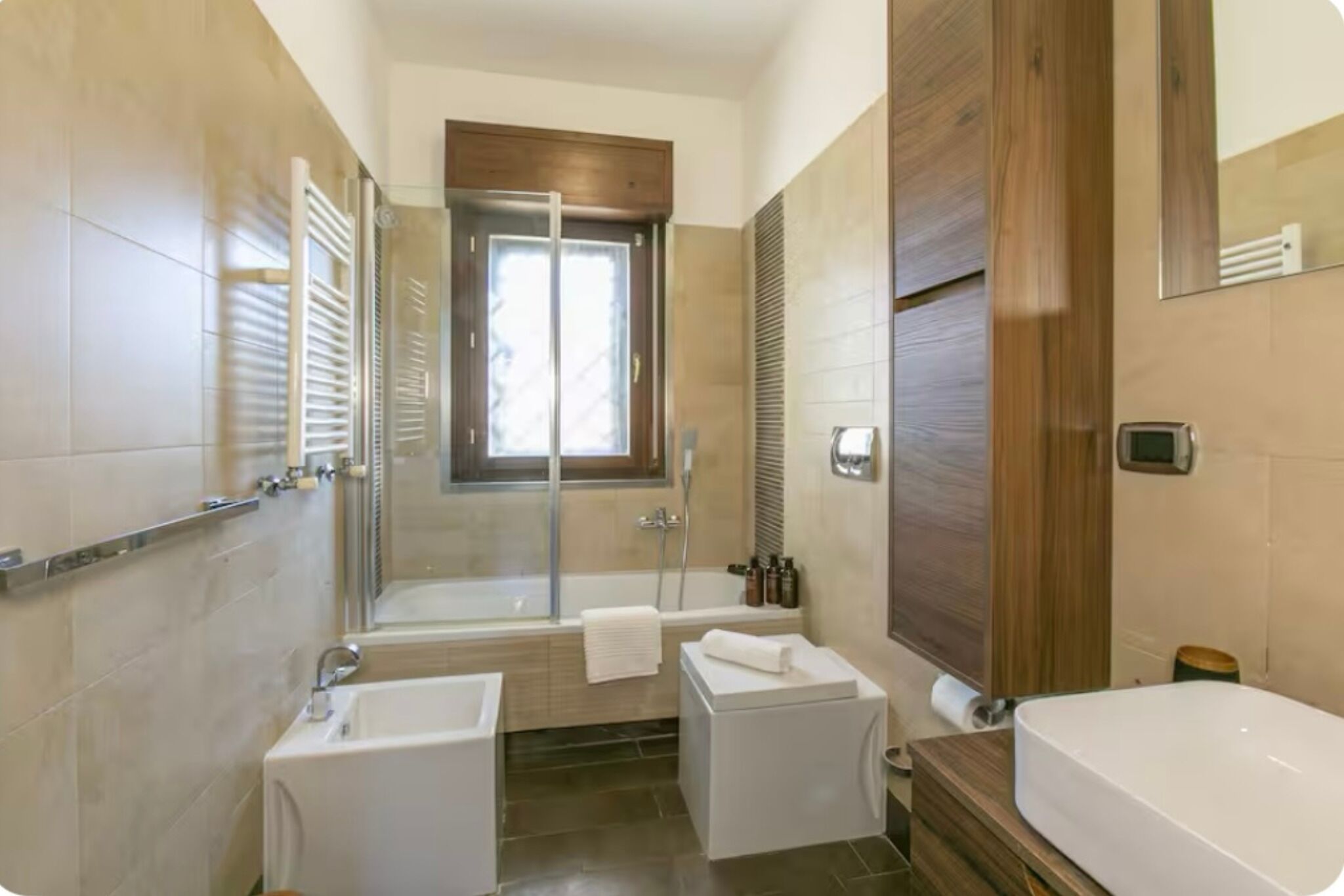 Doccia, asciugacapelli, bidet, asciugamani