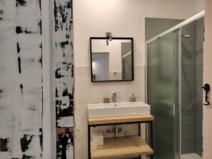 Shower, hair dryer, bidet, towels - Delux apartment (Siracusa)