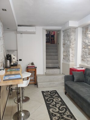 Interior - At the seventh delux marina port (Siracusa)