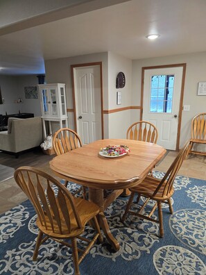 Dining - Downstairs Mtn. Farmhouse (Pinesdale)