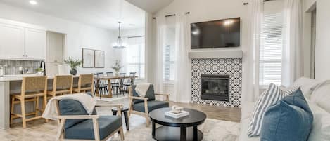 Smart TV, fireplace