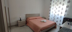 1 soverom, strykejern/-brett, reiseseng for barn og wi-fi (inkludert)