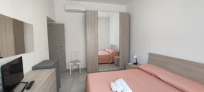 1 室のベッドルーム、アイロン / アイロン台、旅行用ベビーベッド、ベッドシーツ