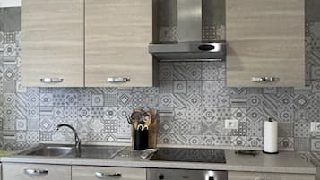 Réfrigérateur, four, plaque de cuisson, lave-vaisselle