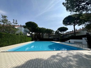 Pool - Holiday apartment with air conditioning, balcony and pool (Lignano Sabbiadoro)
