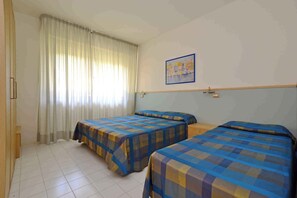 2 bedrooms, WiFi - Holiday apartment with air conditioning, balcony and pool (Lignano Sabbiadoro)