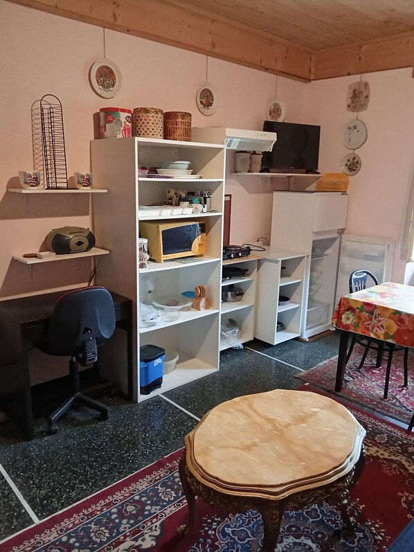 Apartment, City View | Iron/ironing board