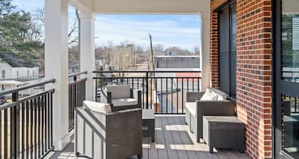 New! 1BR 1BA Apt in Downtown Historic Arlington Depot Square, Large Balcony
