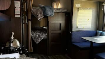 2 chambres, fer et planche Ă repasser, Wi-Fi gratuit, draps fournis