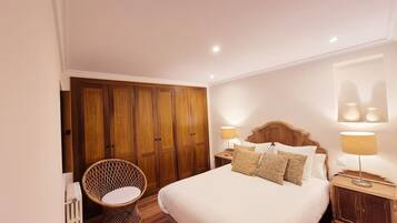 3 slaapkamers, een strijkplank/strijkijzer, wifi, beddengoed