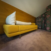 Caja de seguridad en la habitación y decoración personalizada 