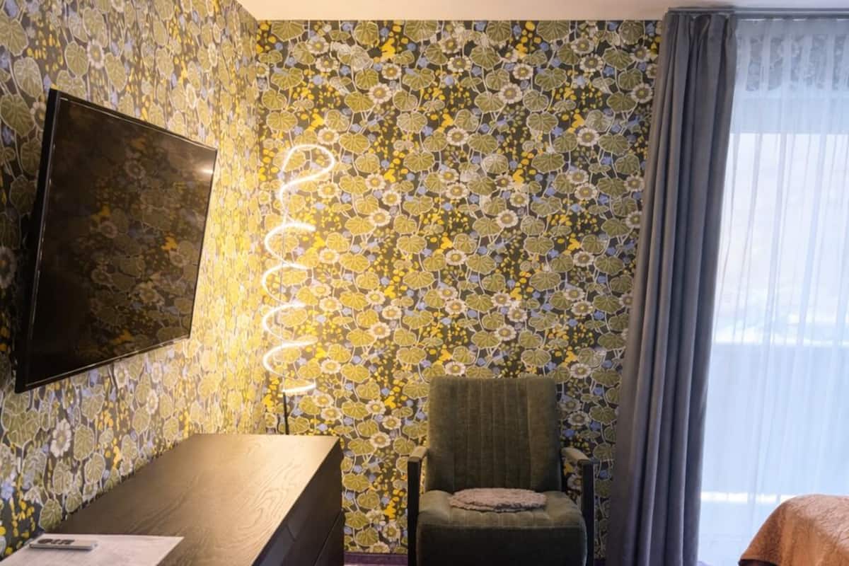 In-room safe, individually decorated, individually furnished, desk