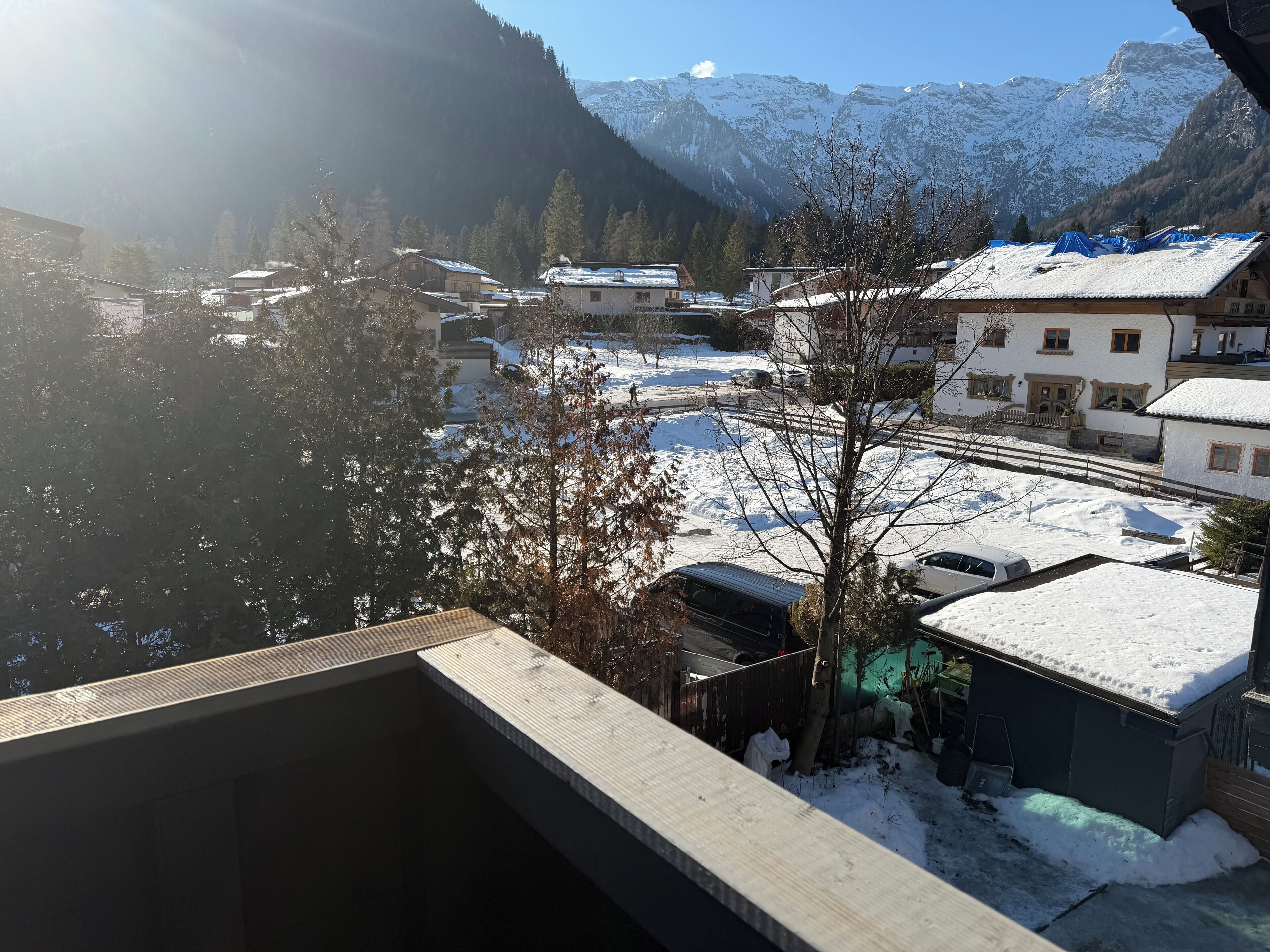 Deluxe-Zimmer, Balkon, Bergblick | Zimmersafe, individuell dekoriert, individuell eingerichtet