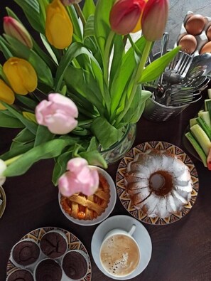 Free daily buffet breakfast